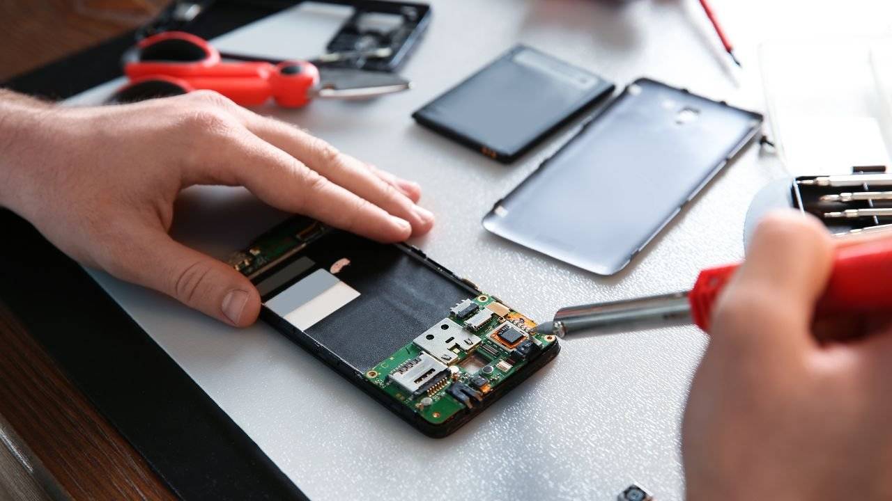 How to Tell If Your Phone Screen Needs Replacement