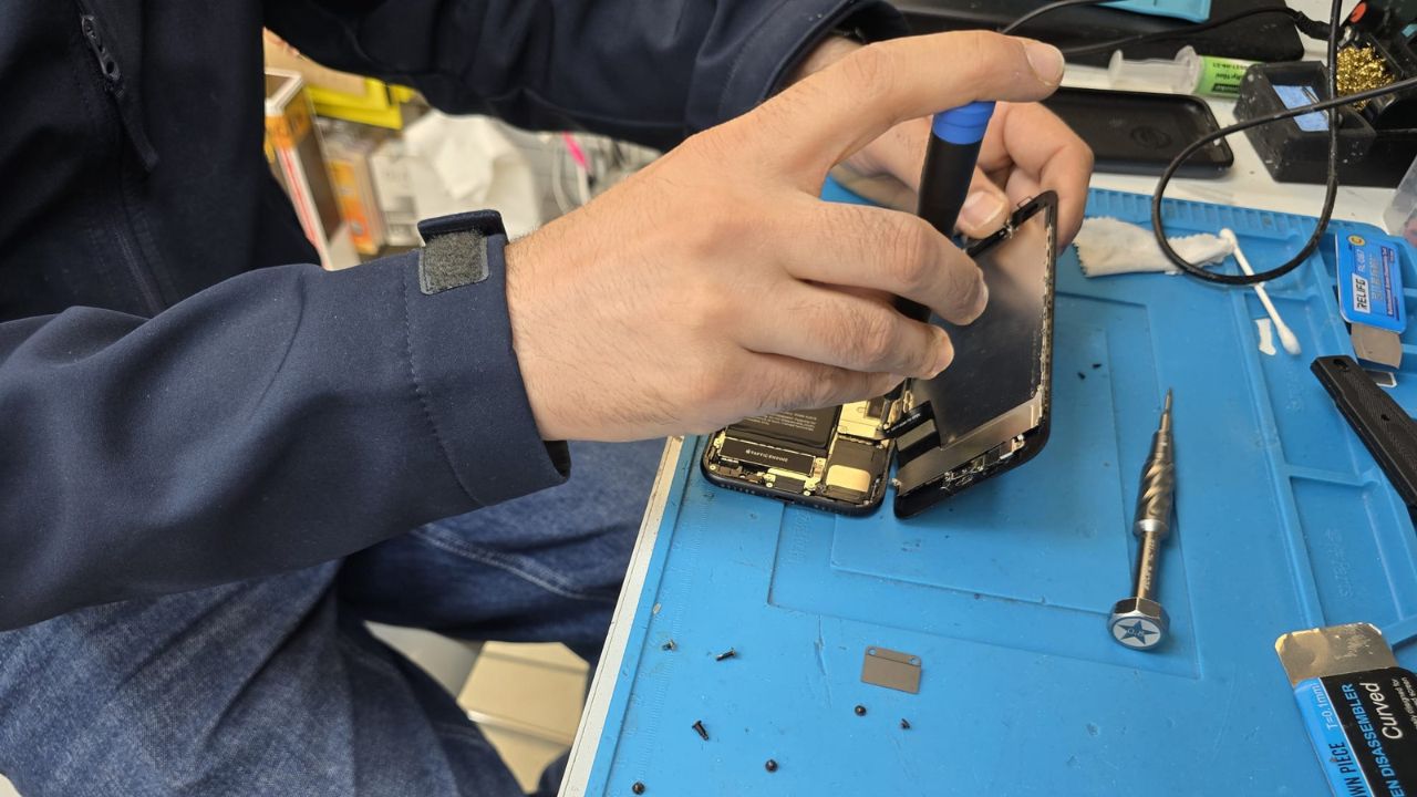 Cost Comparison - Repairing vs. Replacing a Phone Screen